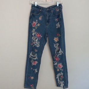 RARE American Eagle floral ripped mom jeans